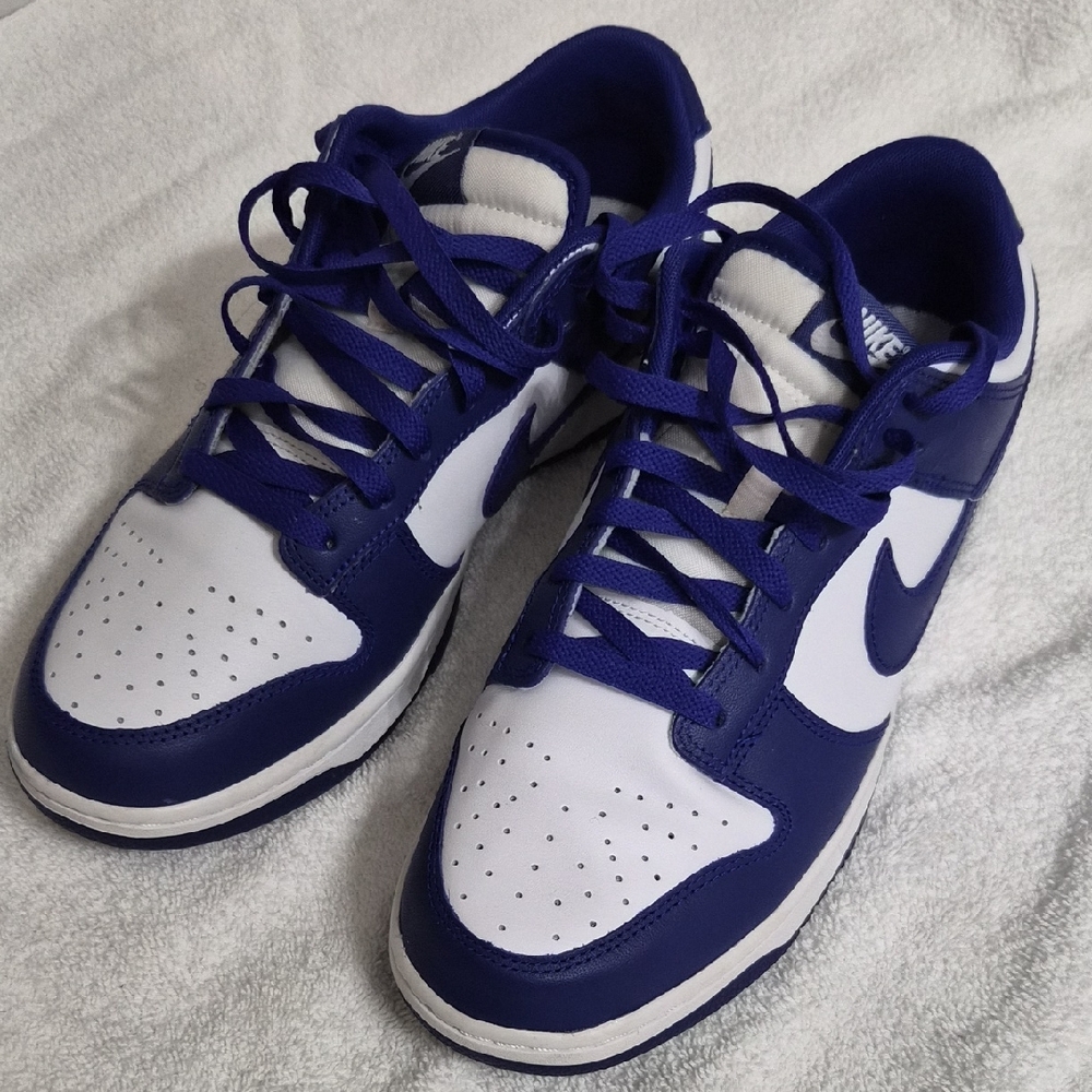 Nike Men's Royal Blue and White Sneakers